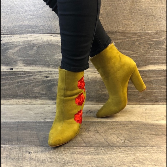 Embroidered flowers olive faux suede booties - Picture 5 of 8